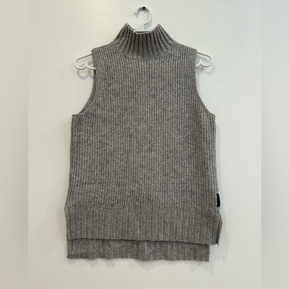 Roots knit turtleneck